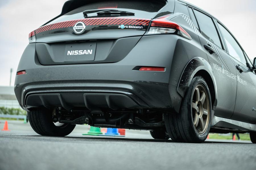 Детали экстерьера Nissan Leaf All-Wheel-Control Test Сar 2019 года  (фото 7 из 19)